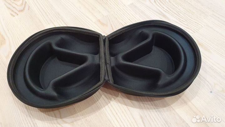 Жесткий чехол для мониторных наушников