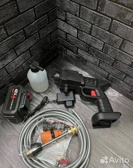 Аккумуляторна мойка высокого давления