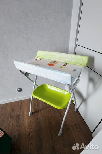 Ванночка для купания и пеленальный столик