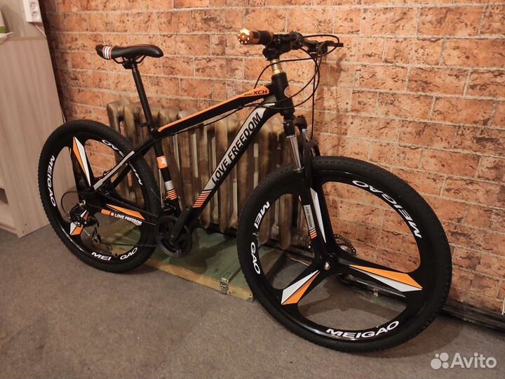 Велосипед на литых дисках 27,5' AL рама