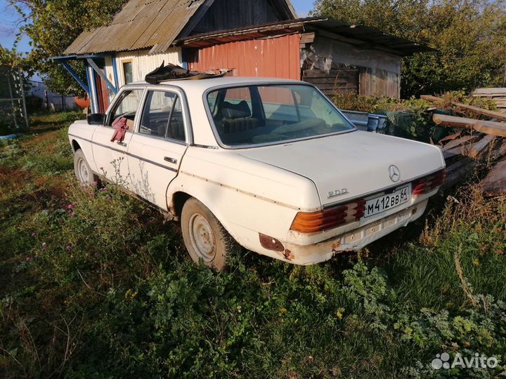 Капот мерседес w123 2l