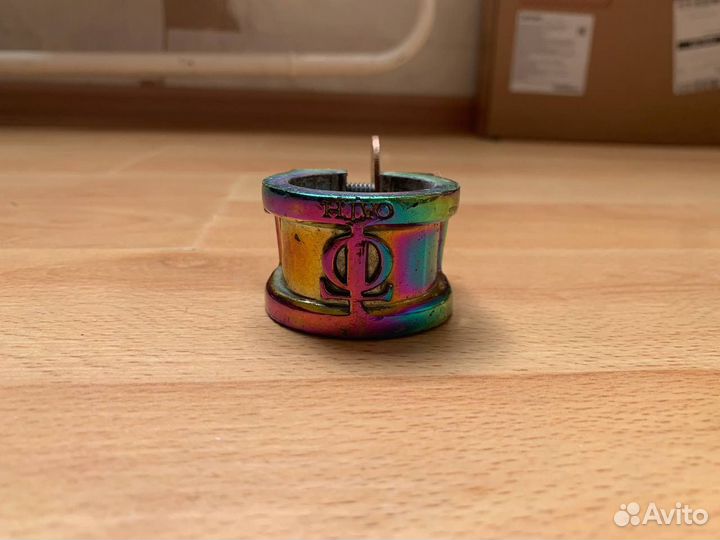 Зажим для трюкового самоката