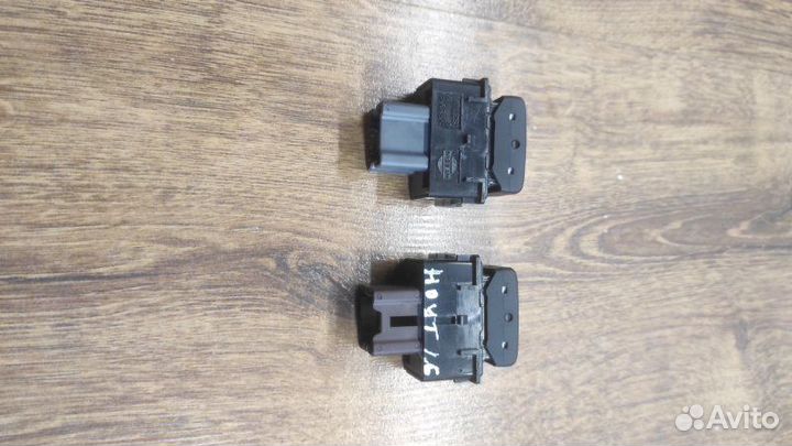 Блок управления подогревом сидений Nissan Note