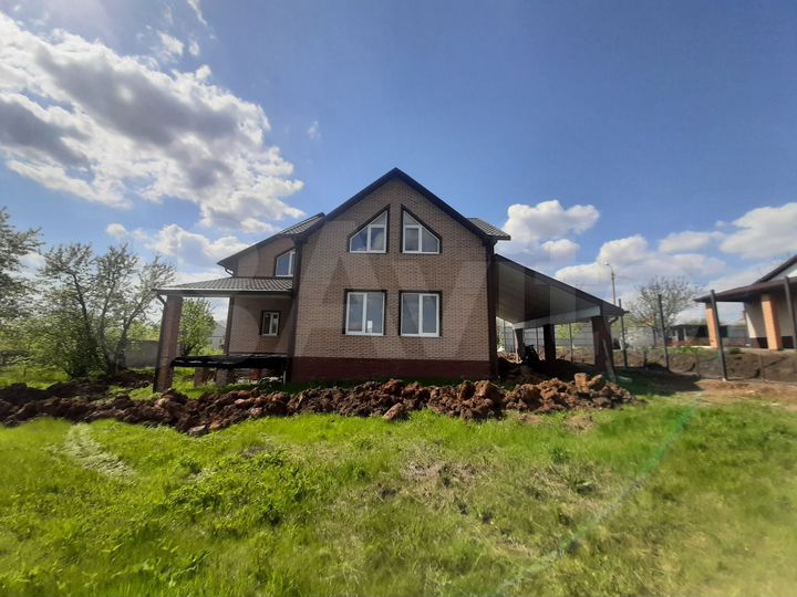 Коттедж 222,8 м² на участке 6 сот.