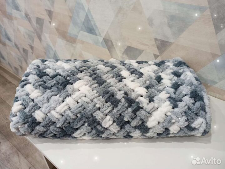 Плед вязаный ручной работы