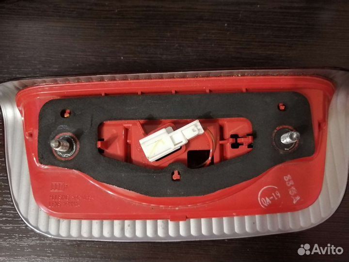 Фонарь дополнительного стоп-сигнала Nissan Juke