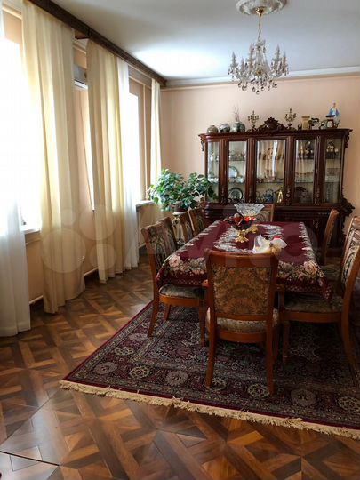 Дом 380 м² на участке 9 сот.