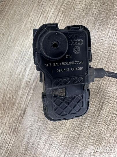 Активатор лючка бензобака Volkswagen Polo седан