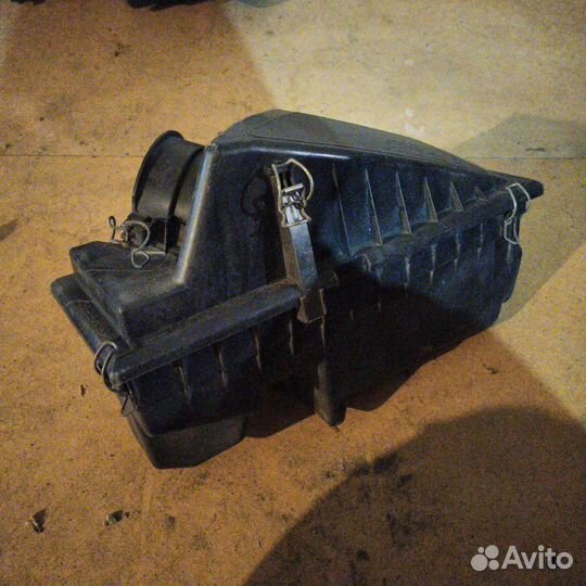 Корпус воздушного фильтра Ford Mondeo II