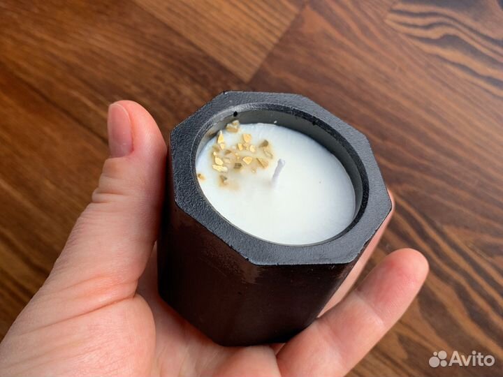 Свечи в гипсовом кашпо