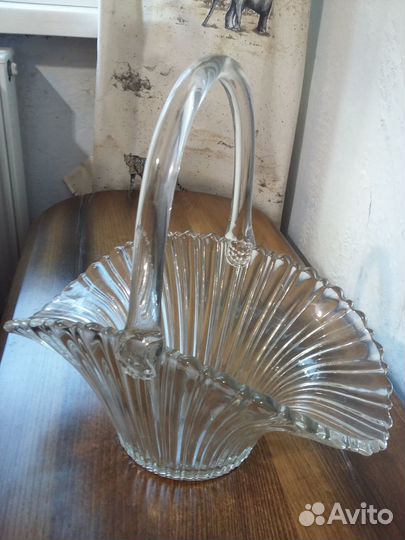 Огромная ваза корзинка с ручкой, стекло