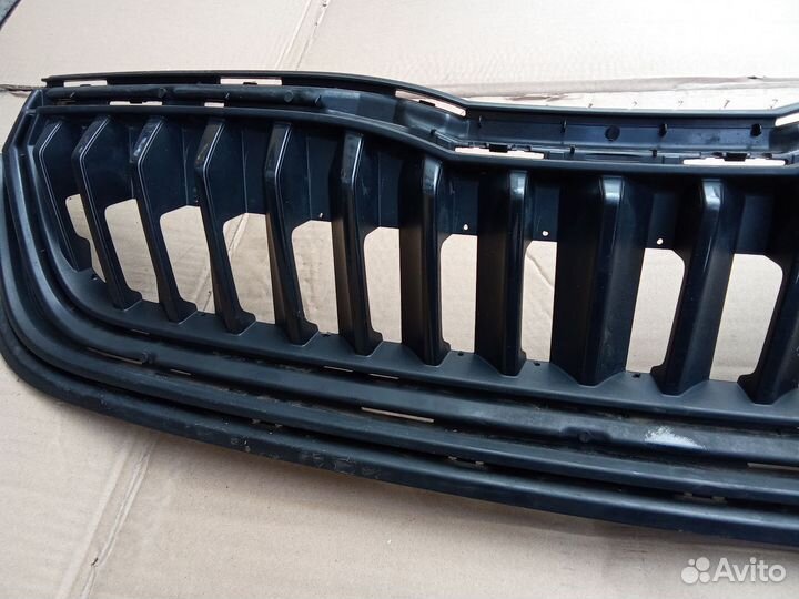 Skoda rapid 2 решетка радиатора целая оригинал