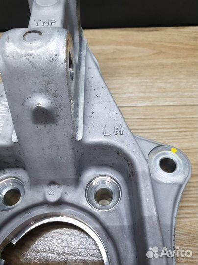 Кулак передний левый Hyundai SantaFe 2022