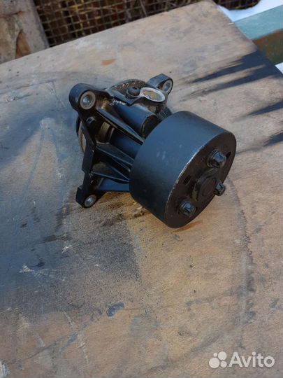 Помпа(насос водяной) на Рэнж Ровер Спорт