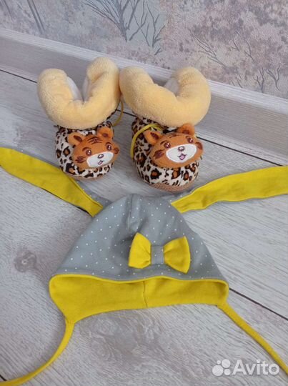 Шапочка и пинетки