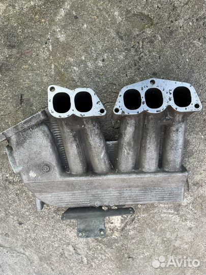 Впускной коллектор Audi 80