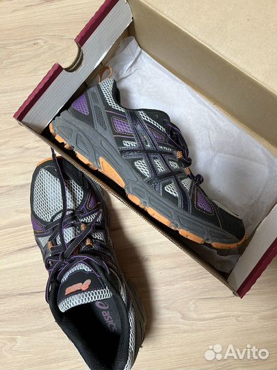 Кроссовки женские asics