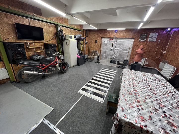 Гараж, > 30 м²