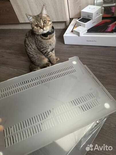 Чехол Moonfish на MacBook Pro 16, прозрачный