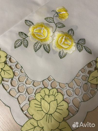 Скатерть 2 шт., у каждой по 4 салфетки