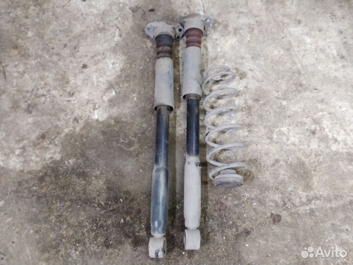 Задние амортизаторы Шкода Фабия 1