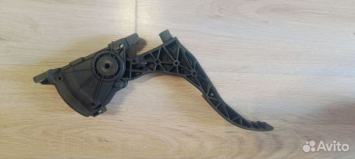 Электронная педаль газа Skoda Fabia