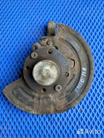 Поворотный кулак передний левый Renault Clio