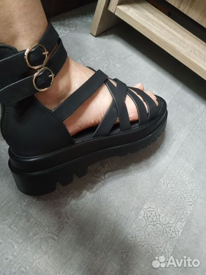 Сандалии женские