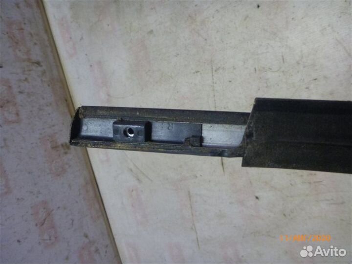 Уплотнитель стекла двери бархотка передний правый