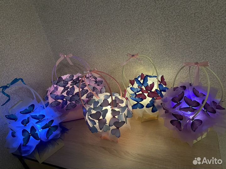 Букет из бабочек в корзинке в наличии