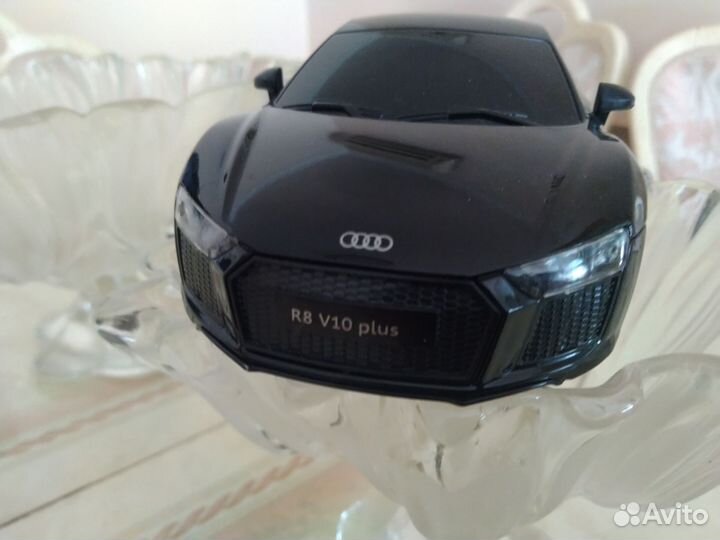 Ауди. А 8 V10 plus