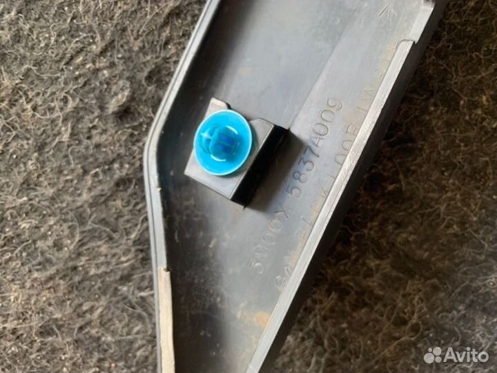 Молдинг двери задний левый Mitsubishi Pajero 4