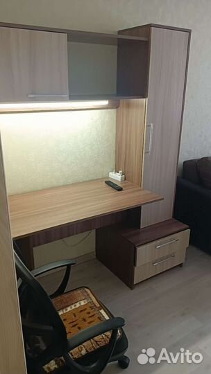 Компьютерный столик бу с полками