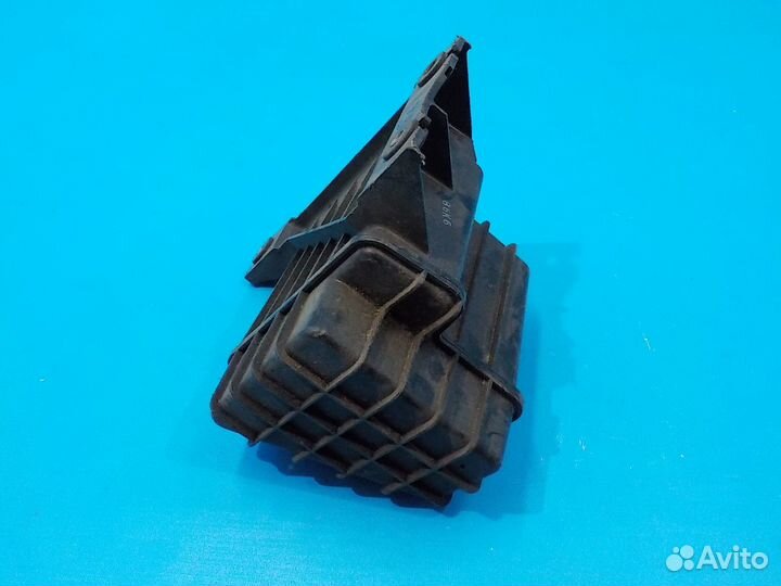 Резонатор воздушного фильтра mazda CX-7 2007-2012