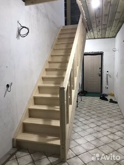 Лестница из дерева в дом
