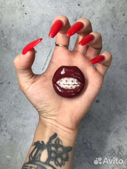 Брошь губки с брекетами