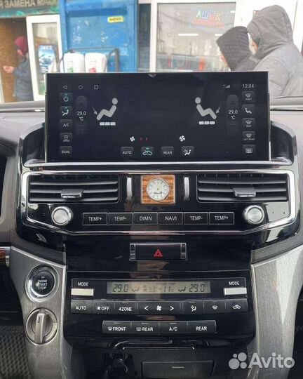 Штатная магнитола на Toyota LC 200, стиль Lexus