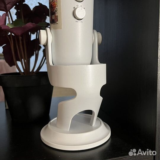 Студийный микрофон blue yeti white белый