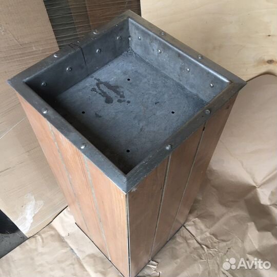 Напольная пепельница