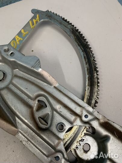 Astra H стеклоподъемник передний левый 13100417