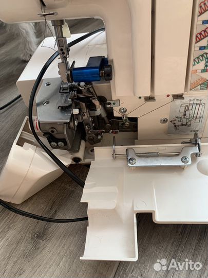 Оверлок (новый) merrylock 005