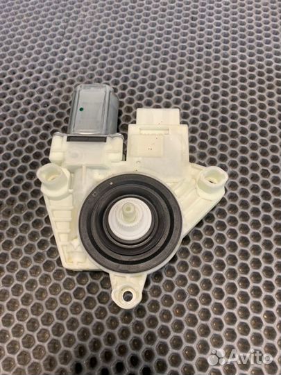 Мотор стеклоподъемника задний правый Volkswagen