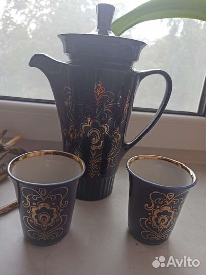 Кувшин и бокалы