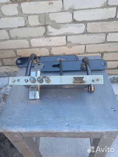 Замок врезной с ручкой