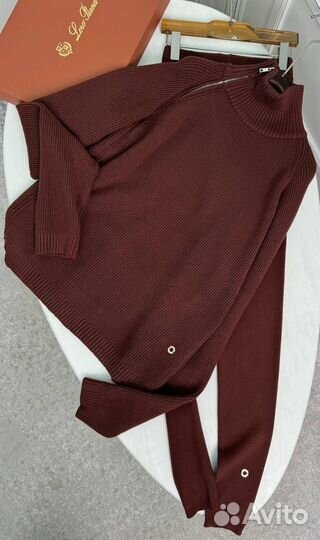 Свитер шерстяной женский