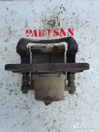 Суппорт передний правый Тойота Рав 4