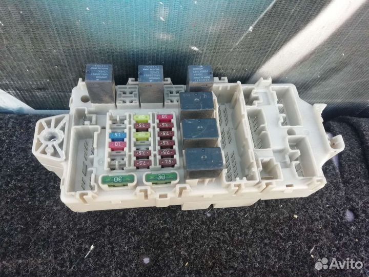Салонный блок предохранителей Mitsubishi Lancer 1