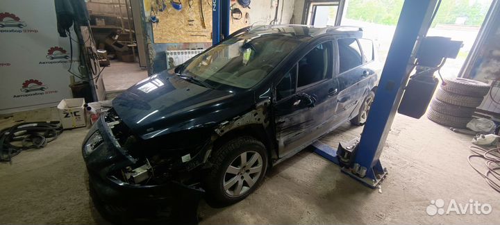 В разборе Peugeot 308