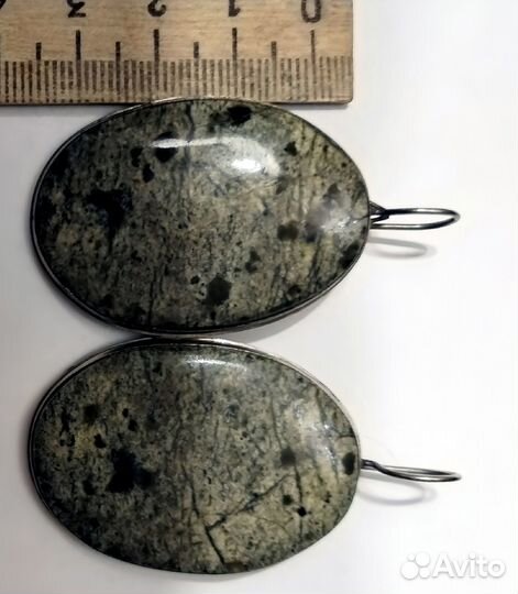 Серьги из змеевика