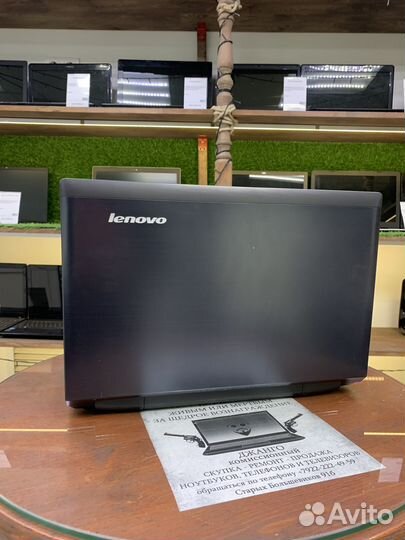 Ноутбук Lenovo держит заряд